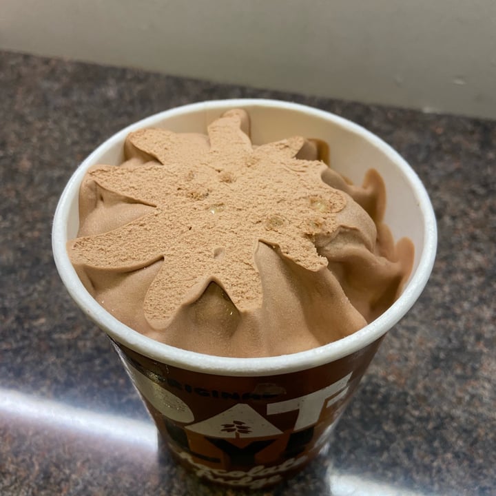 photo of Oatly Chocolate Fudge shared by @yourlocalvegan on  14 Apr 2022 - review