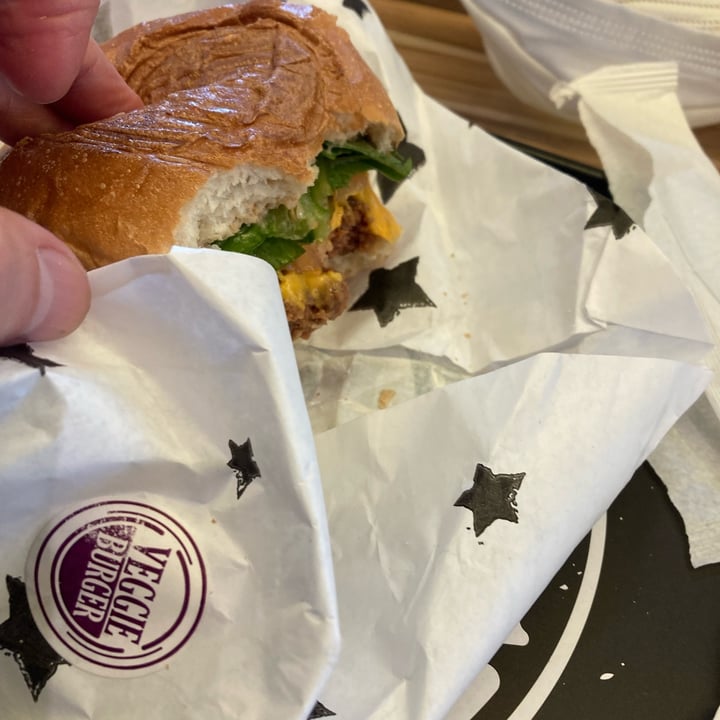 review photo of Burger Boss Veg Burger shared by @vhb on 01 Jul 2022 - review