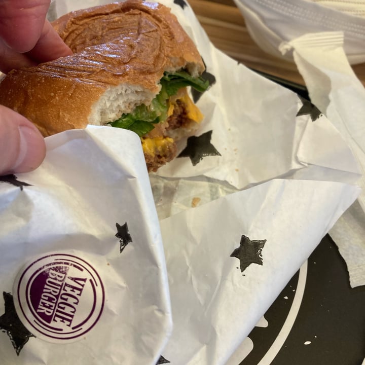 photo of Burger Boss Veg Burger shared by @vhb on  01 Jul 2022 - review