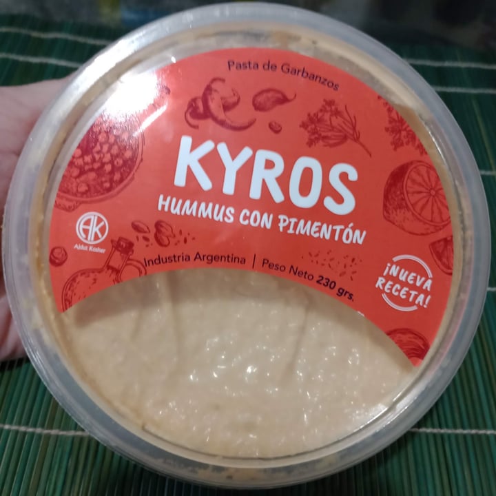 photo of Kyros Hummus con Pimentón shared by @iriestefania on  07 Oct 2022 - review