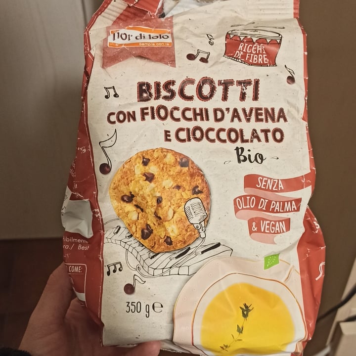 photo of Fior di Loto Biscotti Con Fiocchi D’avena E Cioccolato shared by @greta94 on  03 Dec 2021 - review