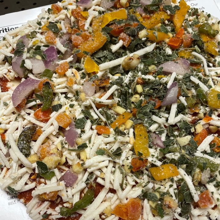 photo of Daiya Fire-Roasted Vegetable Pizza shared by @heathereve on  05 Jan 2021 - review