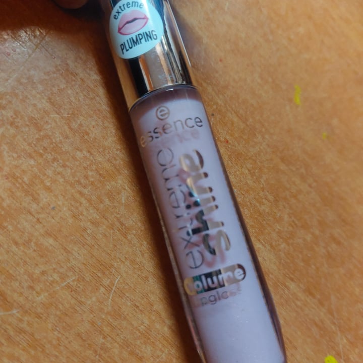 review photo of Essence Glow extreme shine shared by @farigolarts on 08 Mar 2022 - review