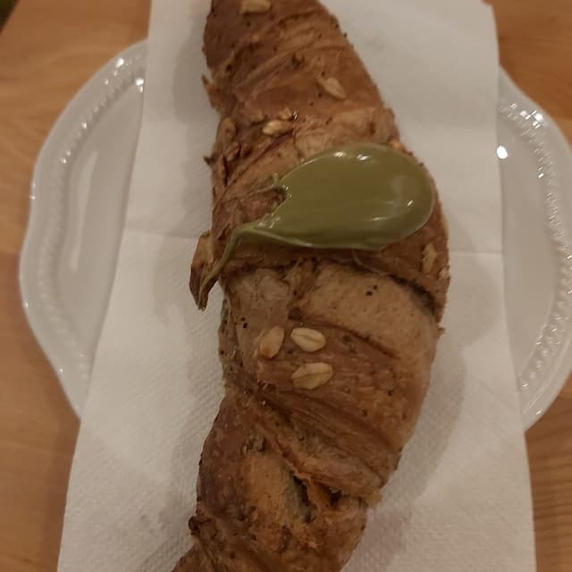 Photo of the dish “Croissant Farro e Avena al Pistacchio”