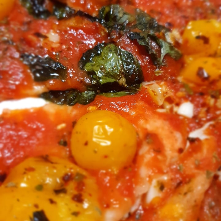 photo of Pizzeria Mangiafuoco Forio Pizza napoletana con pacchetella gialla e peperoncino shared by @manuela78 on  13 Mar 2022 - review