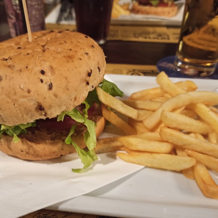 photo of Binario Magic Pub Hamburger Di Asticello shared by @camillavergani on  03 Feb 2022 - review
