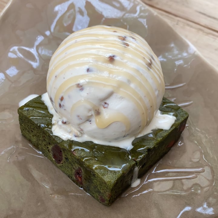 photo of Hvala CHIJMES Matcha blondie with gelato shared by @meduza on  26 Nov 2022 - review