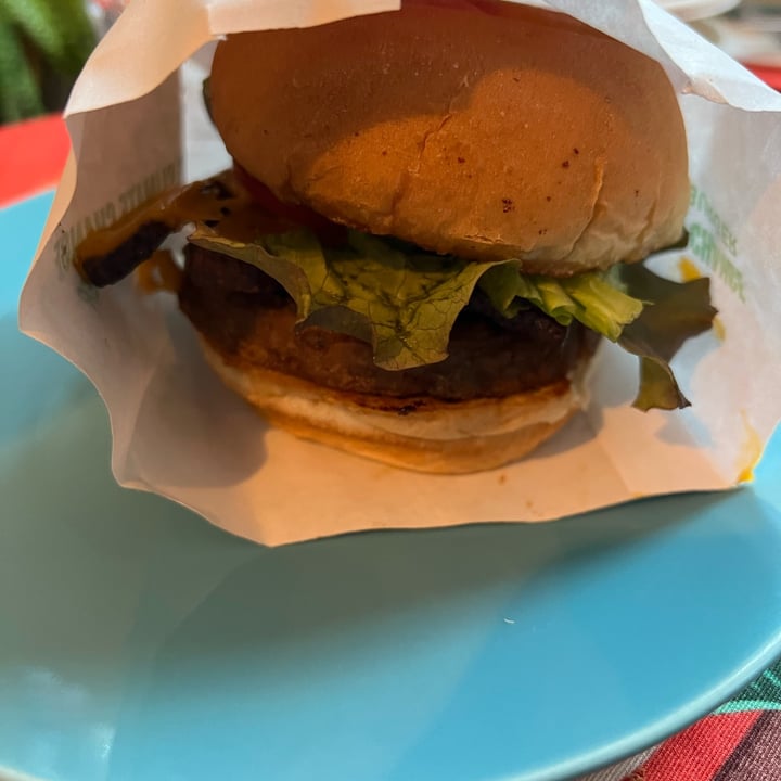 photo of Next Level Burger Brooklyn Classic Cheeseburger shared by @beatrizvegan on  16 May 2022 - review