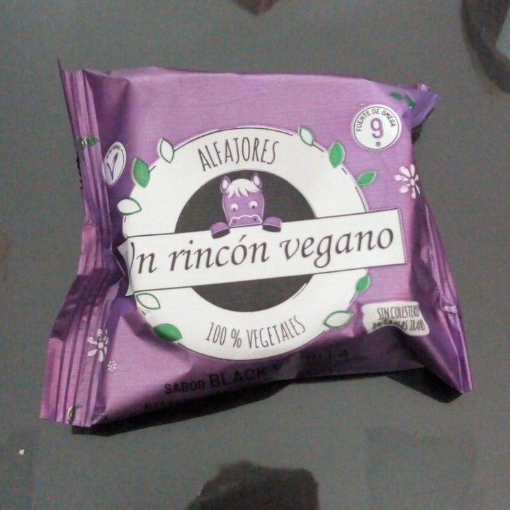 photo of Un Rincón Vegano Alfajor Black Vainilla shared by @itssolci on  23 Oct 2020 - review