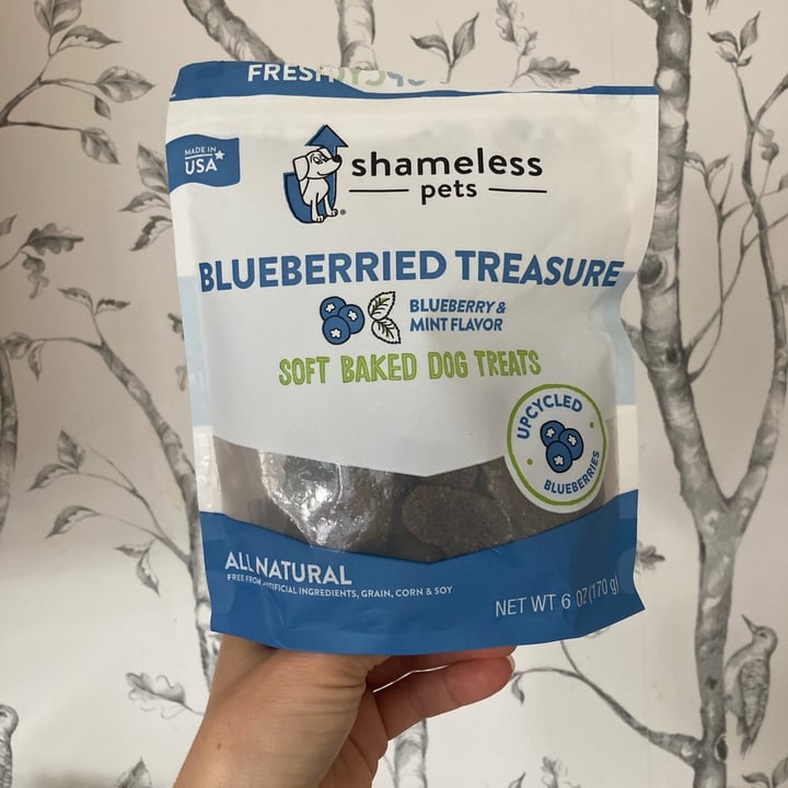 photo of Shameless pets Blueberried Treasure shared by @avecdeschiens on  05 Nov 2021 - review