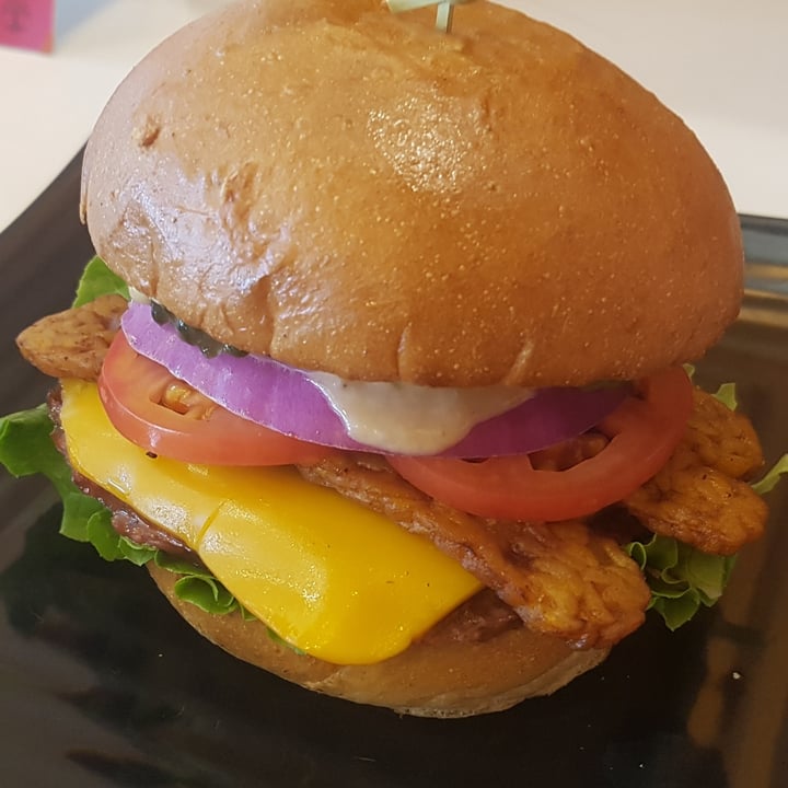 review photo of Copper Branch Tempeh Sandwich, Edison Electric Smoothie, Baked Fries and Teriyaki Mushroom Burger shared by @plantivorous on 17 Oct 2022 - review