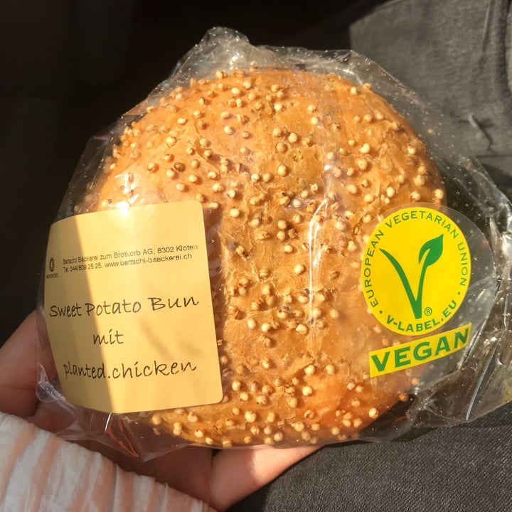 review photo of Bertschi Bäckerei zum Brotkorb AG Sweet potato bun with planted chicken shared by @cateevey on 26 Mar 2022 - review