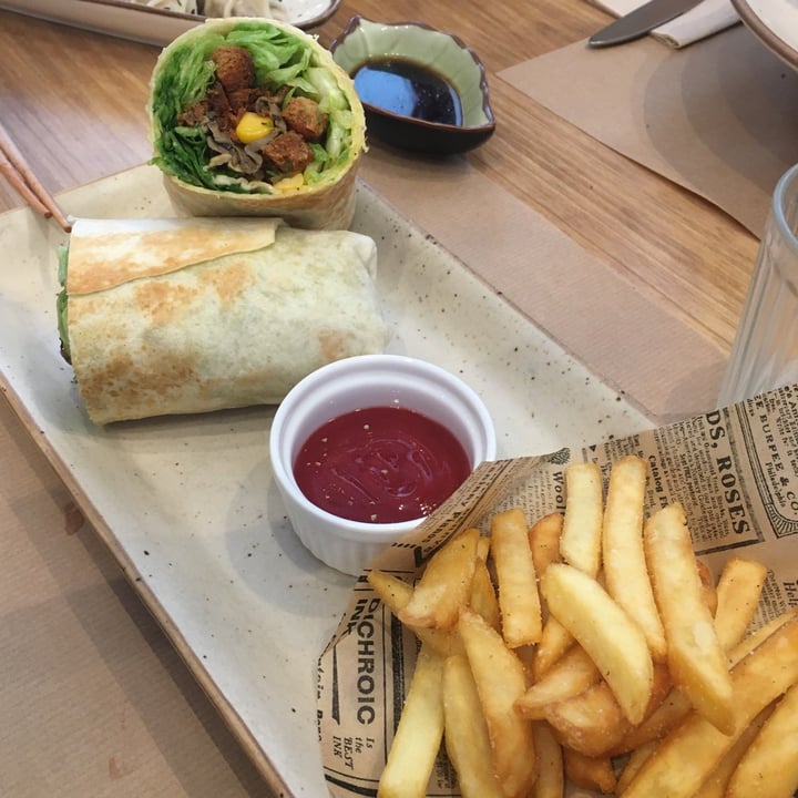 photo of Mandarina Plant Based Kitchen Wrap de no pollo shared by @sonirohmer on  24 May 2021 - review