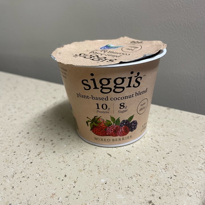 review photo of siggi’s Mixed Berries plant-based yogurt shared by @natfb on 20 Apr 2022 - review