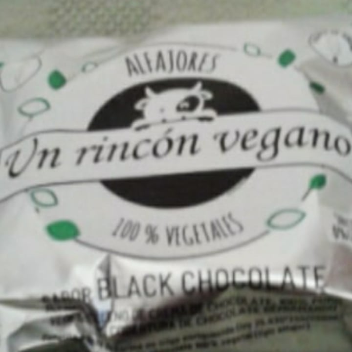 photo of Un Rincón Vegano Alfajor Black Chocolate shared by @matiteli on  09 Aug 2020 - review
