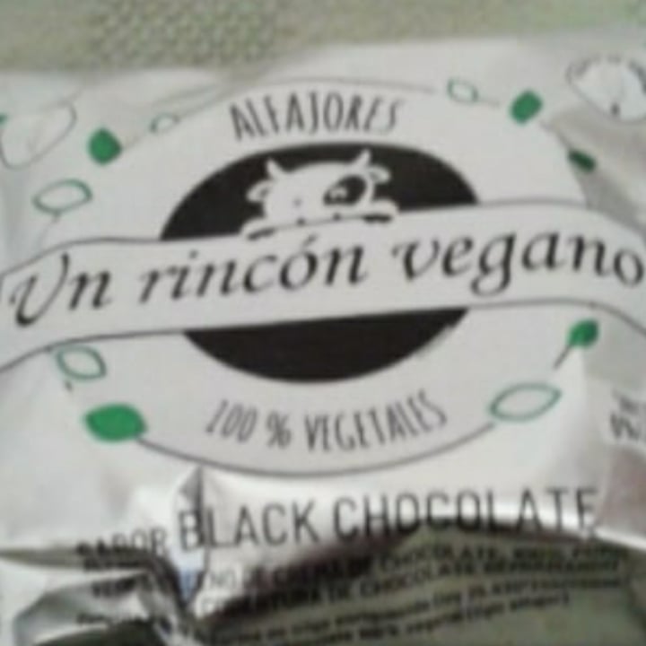 review photo of Un Rincón Vegano Alfajor Black Chocolate shared by @matiteli on 09 Aug 2020 - review