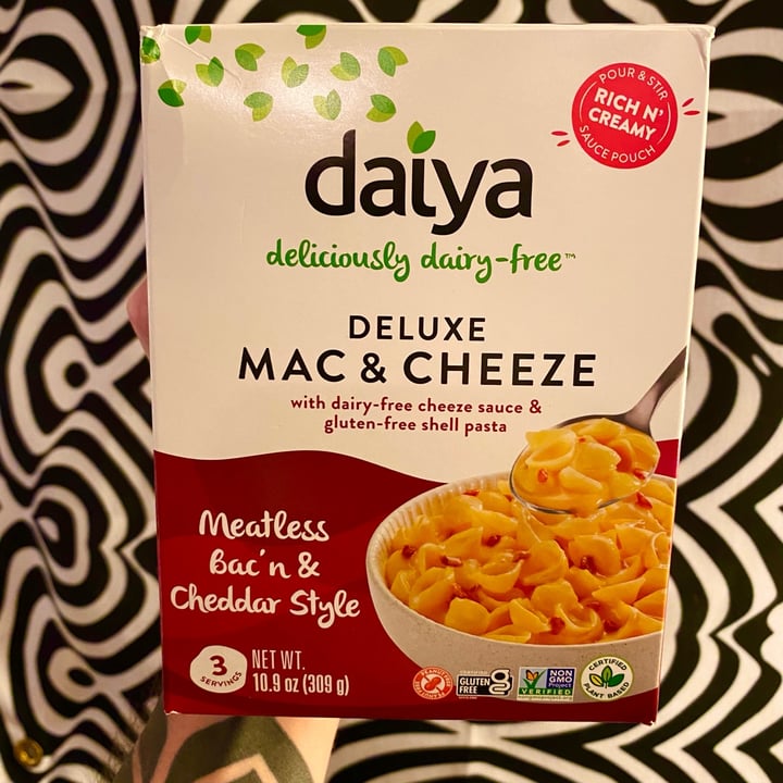 photo of Daiya Bacon and Cheddar Deluxe Cheezy Mac shared by @timvegmalone on  20 May 2022 - review