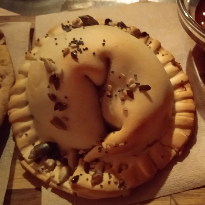 review photo of La Mala Buena - Craft Beer & Food Empanadilla de espinacas, piñones y pasas. shared by @neweh on 05 Dec 2020 - review