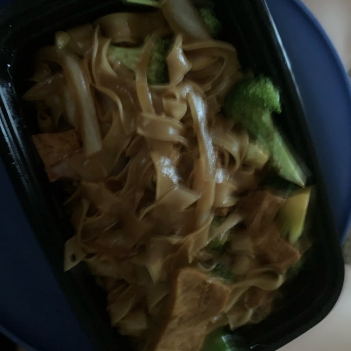 review photo of Mama's Thai Cafe N-2 Pad Se-ew (V) shared by @thatveganj on 06 Dec 2022 - review