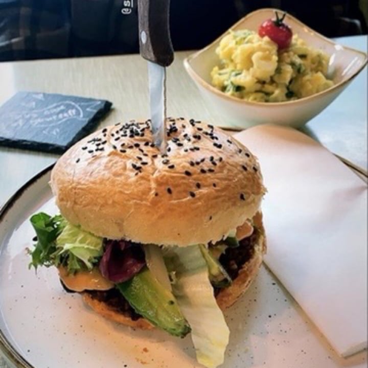 review photo of Bakery Bakery Schaffhauserplatz Vegan Burger Hugo Sanchez shared by @zino on 25 May 2020 - review