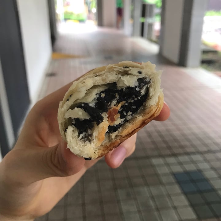 photo of Almond Bakery (Vegetarian) Black Sesame Bun shared by @applepancakes on  02 Sep 2020 - review