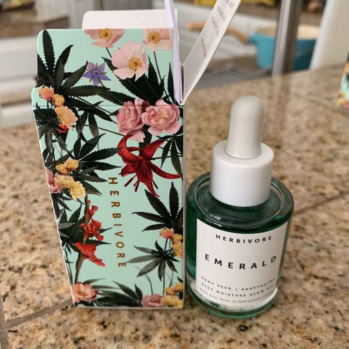 photo of Herbivore Botanicals Hemp Seed + Adaptogene Glow Oil shared by @divequeen11 on  22 Aug 2020 - review
