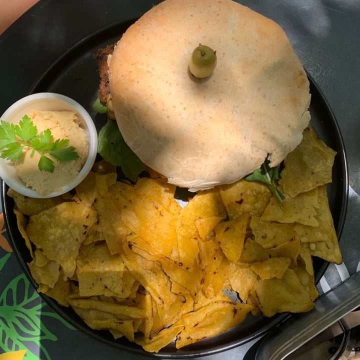 review photo of SantaCalma Sandwich de Tofu en Pan Árabe shared by @agusartola on 29 Nov 2022 - review