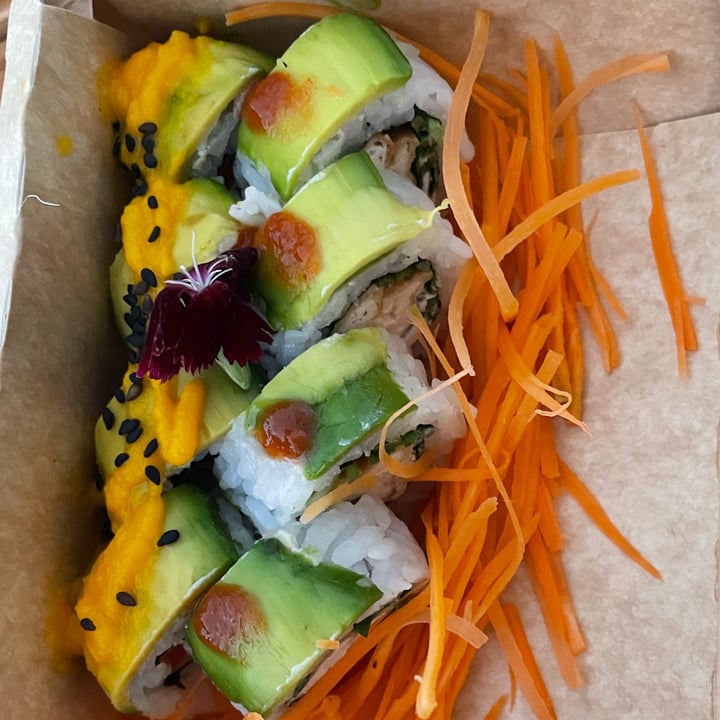 photo of Let it V - Vegan Sushi Tabla sorpresa x 8 shared by @lulifante on  20 Jan 2022 - review