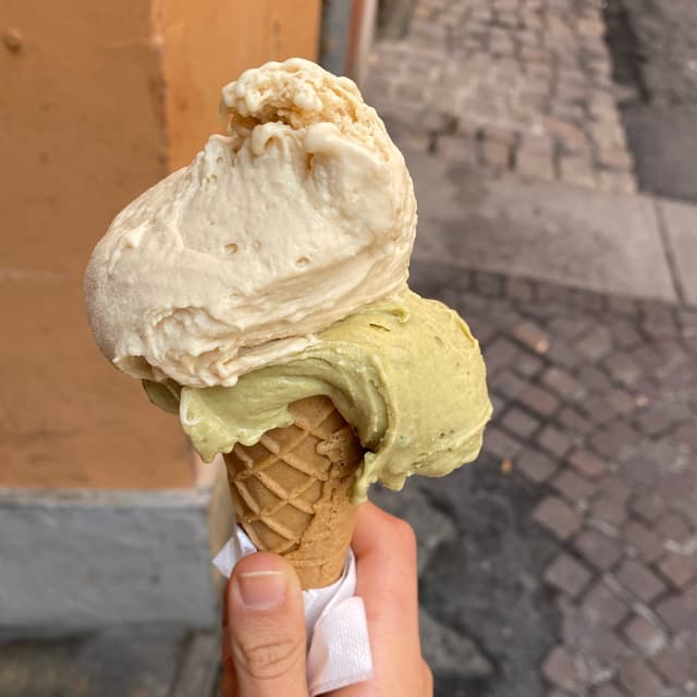 菜肴“Cono vegano Pistacchio e Nocciola”的照片