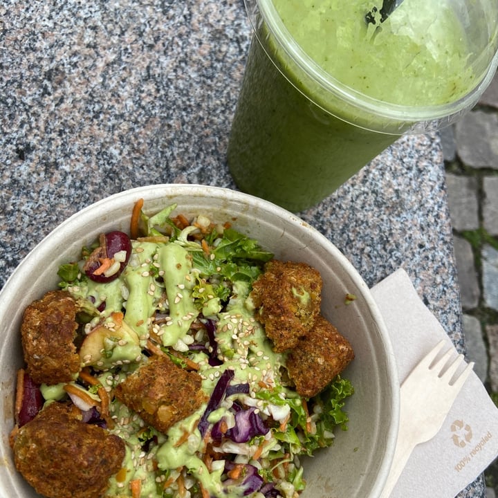 photo of We Feat Organic The Plant shared by @veganmarshmallow on  28 Apr 2020 - review
