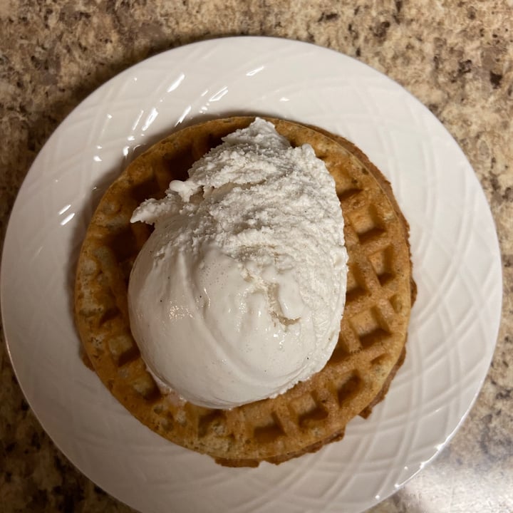 review photo of So Delicious Dairy Free Vanilla Bean Coconutmilk Icecream shared by @vegansattva on 22 Mar 2021 - review