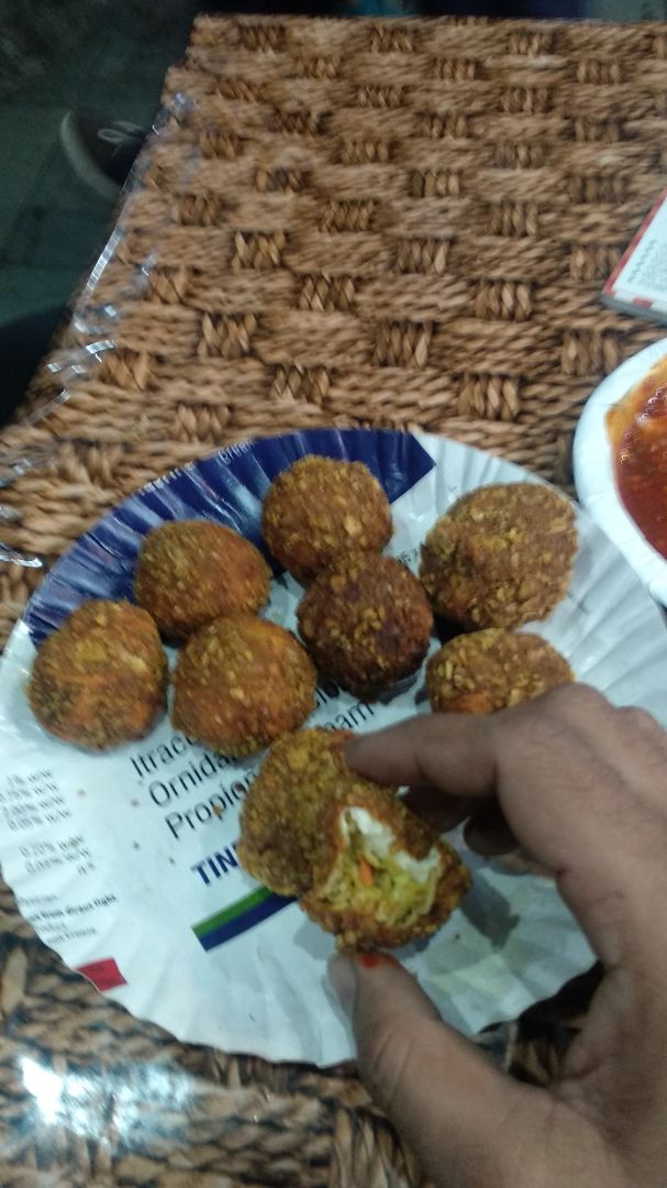 photo of Hungroo Crunchy kurkude veg Momo and red sauce shared by @hsiabhishek on  24 Feb 2020 - review