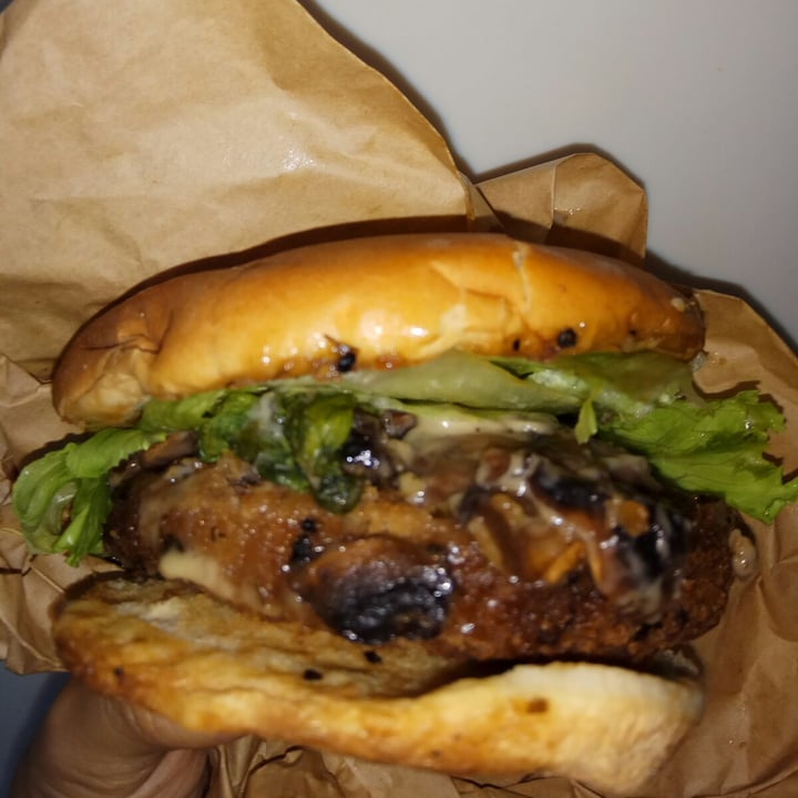 photo of VeganBurg Singapore Creamy Shrooms Burger shared by @plantbasedlifestyle on  25 Dec 2020 - review