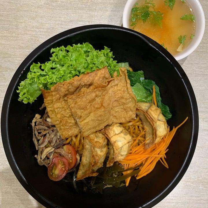 photo of Flavours by Saute Dry Ramen Handmade Dumplings shared by @nonya on  27 May 2022 - review