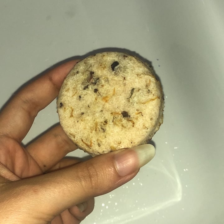review photo of LUSH Fresh Handmade Cosmetics Shampoo soak and float shared by @feariced on 06 Jun 2022 - review