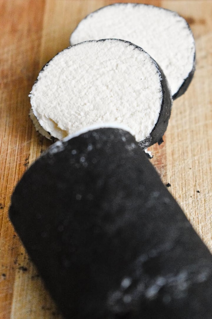review photo of Veganería Le MUF Goat cheese shared by @luliacs on 19 Feb 2021 - review