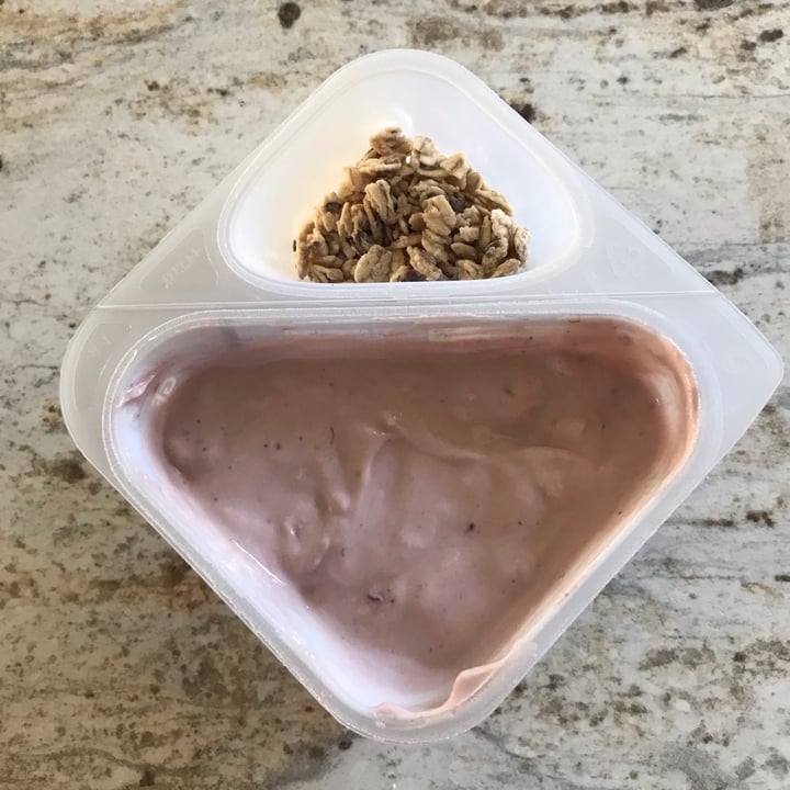photo of Silk Mixed Berry Chia Granola Almondmilk Yogurt Alternative shared by @dianna on  30 Oct 2020 - review