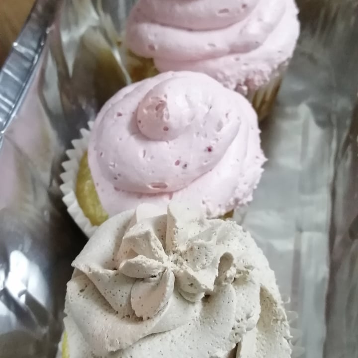 photo of YvittaCakes Cupcakes shared by @nekokiwi on  29 Mar 2021 - review