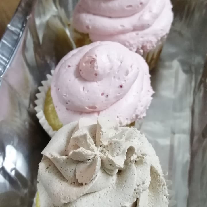 review photo of YvittaCakes Cupcakes shared by @nekokiwi on 29 Mar 2021 - review