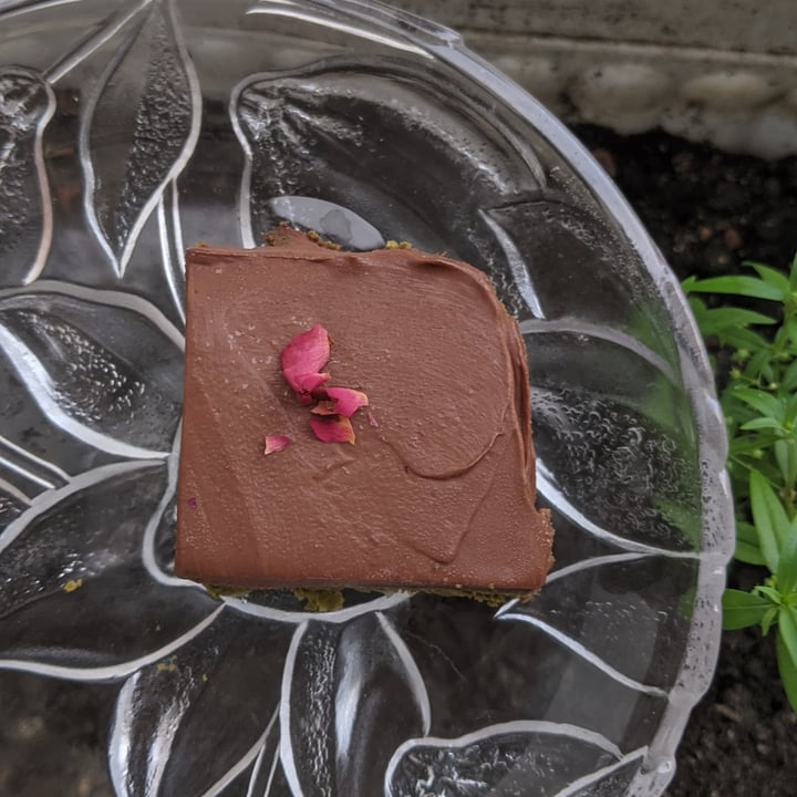 review photo of The Clean Addicts Matcha Dark Chocolate Sea Salt Wholefoods Cake shared by @bornvegetarian on 13 Oct 2022 - review