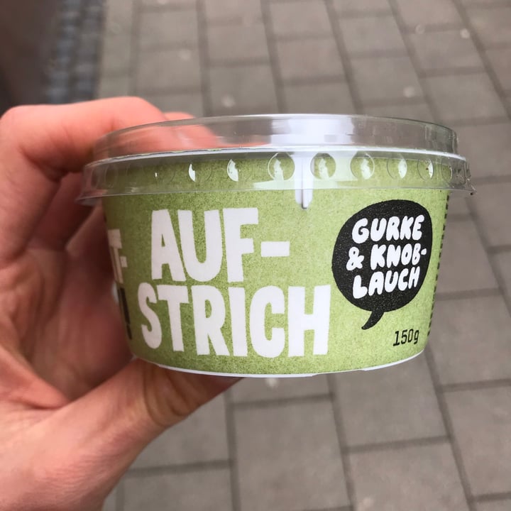 photo of Oatly Aufstrich Gurke und Knoblauch (Oat Spread Garlic Cucumber) shared by @david- on  01 Jun 2021 - review