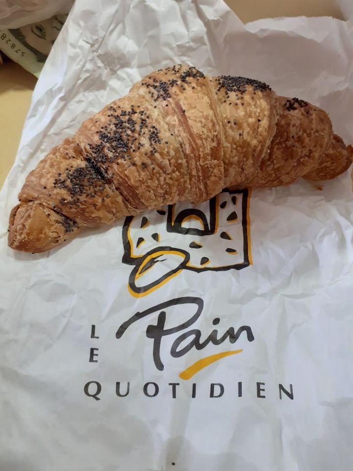 photo of Le Pain Quotidien TOM Croissant Vegano shared by @0hmyveg on  30 Jan 2020 - review