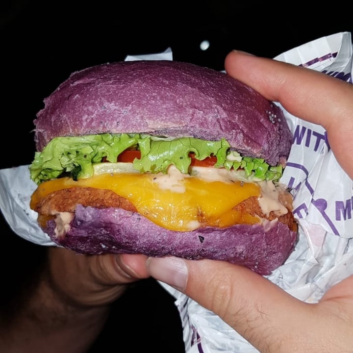 photo of Flower Burger Jungle Burger shared by @antonioaramini on  06 Jun 2022 - review