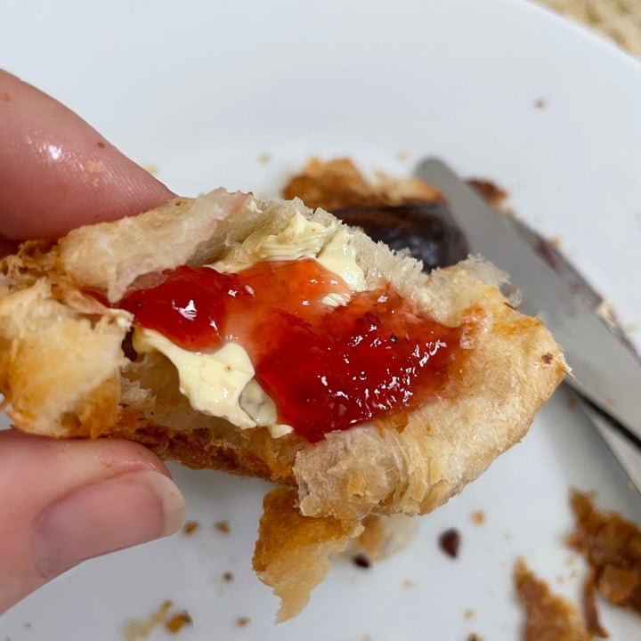 photo of Pret A Manger Frozen Vegan Croissants shared by @lavievegetale on  30 May 2021 - review