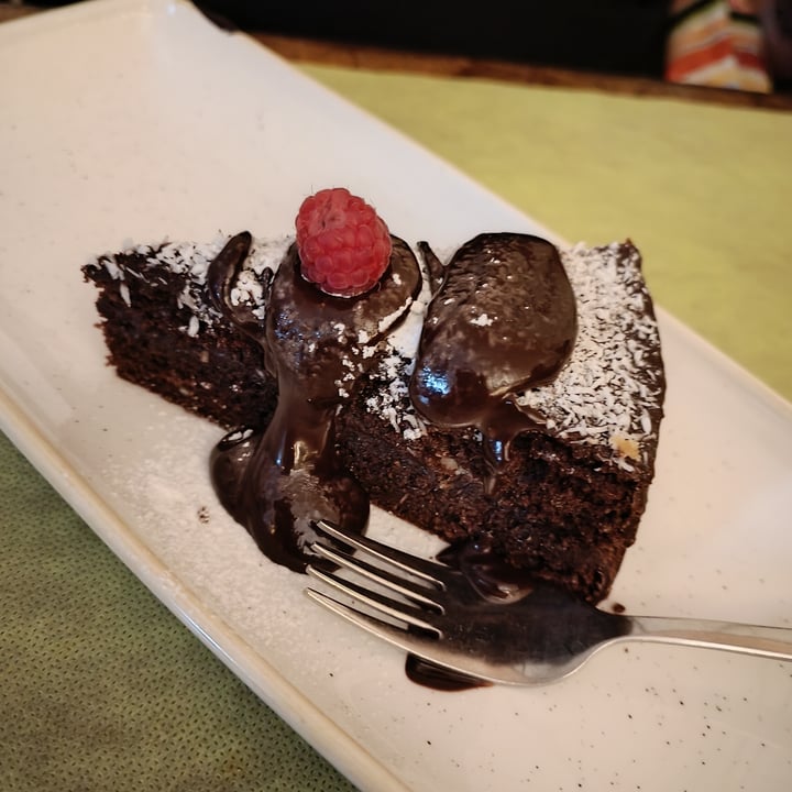 review photo of L'OV Osteria Vegetariana torta al cioccolato shared by @marinatartaruga on 30 Jun 2022 - review
