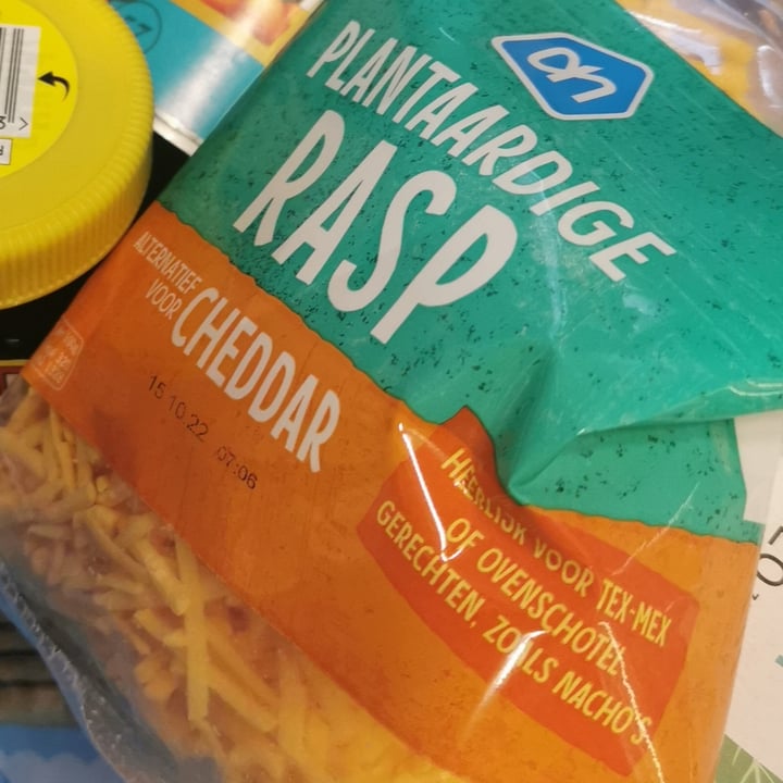 review photo of Albert Heijn AH Plantaardige rasp alternative voor cheddar shared by @notbadforavegan on 30 Sep 2022 - review
