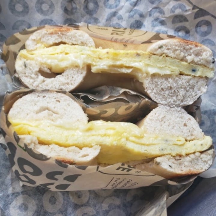 photo of Rise Bagel Co. Vegan Egg and Cashew Cream Cheese Bagel shared by @hnmk on  01 Aug 2021 - review