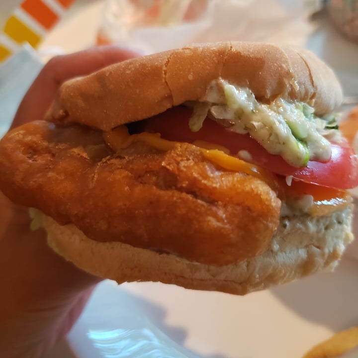 photo of Plant Power Fast Food "Fish" Fillet Sandwich shared by @aarlover20 on  02 Jun 2021 - review