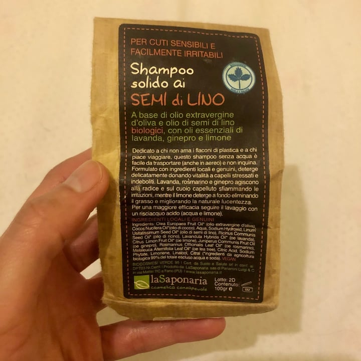 photo of La Saponaria Doccia shampoo solido ai Semi di lino shared by @hellohappyvegan on  02 Oct 2021 - review