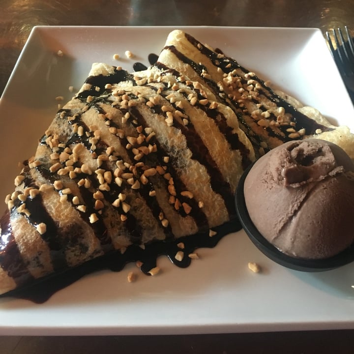 review photo of Creams Café Chocolate Crepe shared by @sophjihae02 on 09 Nov 2020 - review